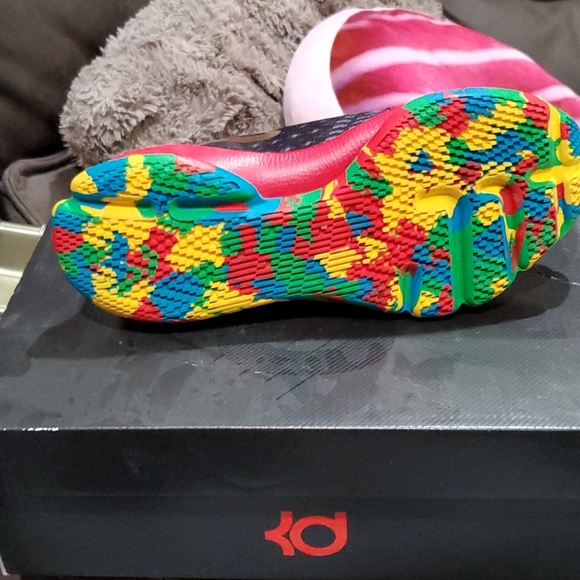 Shoes - Picture 2 of 5